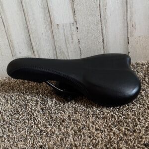 Schwinn‎ ShoWell vXv Padded Saddle Bicycle Bike Seat NEW